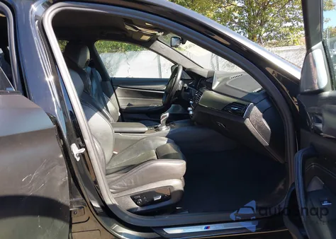 2018 BMW M5 z USA, uszkodzony, nr VIN WBSJF0C54JB283818